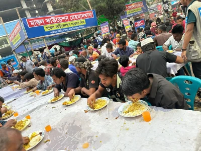 রাজপথ যখন মেহমানখানা: ১০ লক্ষ রোজাদারের ইফতারে মাস্তুল ফাউন্ডেশন