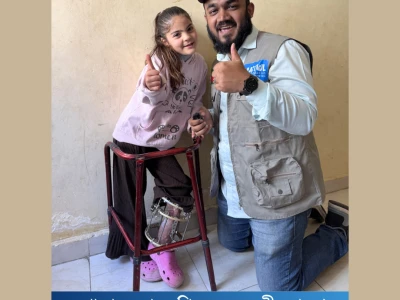 খেলার মাঠে থাকার বয়সে হাতে ওয়াকার: গাজার যুদ্ধাহত শিশুদের হাসি বাঁচাতে ‘মাস্তুল ফাউন্ডেশন’